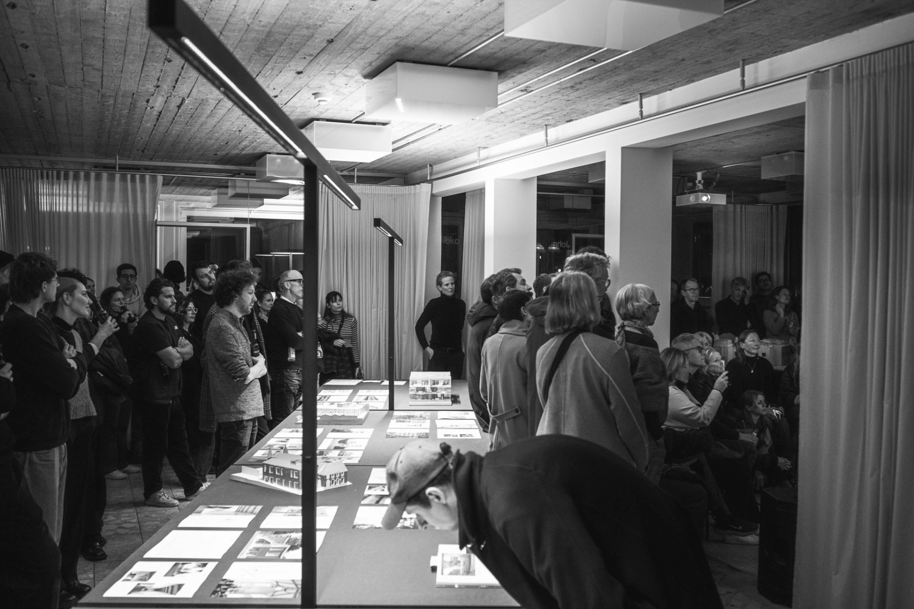 Vernissage der Ausstellung “Aging Together - Architectural Approaches for the Elderly” am 27.02.2025  im auau – Raum für Architektur in Hamburg © Joshua Delissen