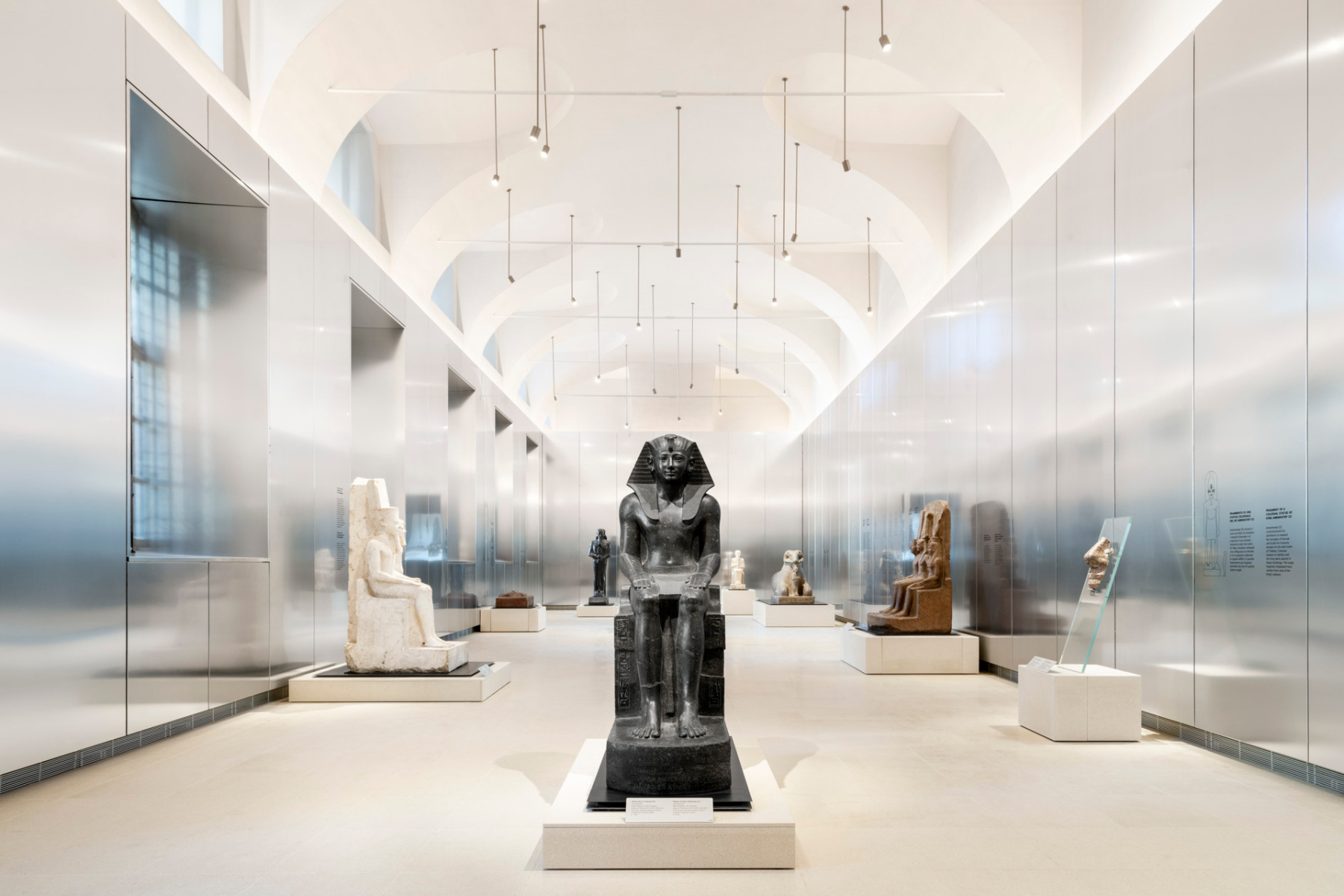Für das neue Ausstellungsdesign wurde die Bestandsarchitektur aus dem 17. Jahrhundert freigelegt. © Marco Cappelletti for OMA and Andrea Tabocchini Architecture
