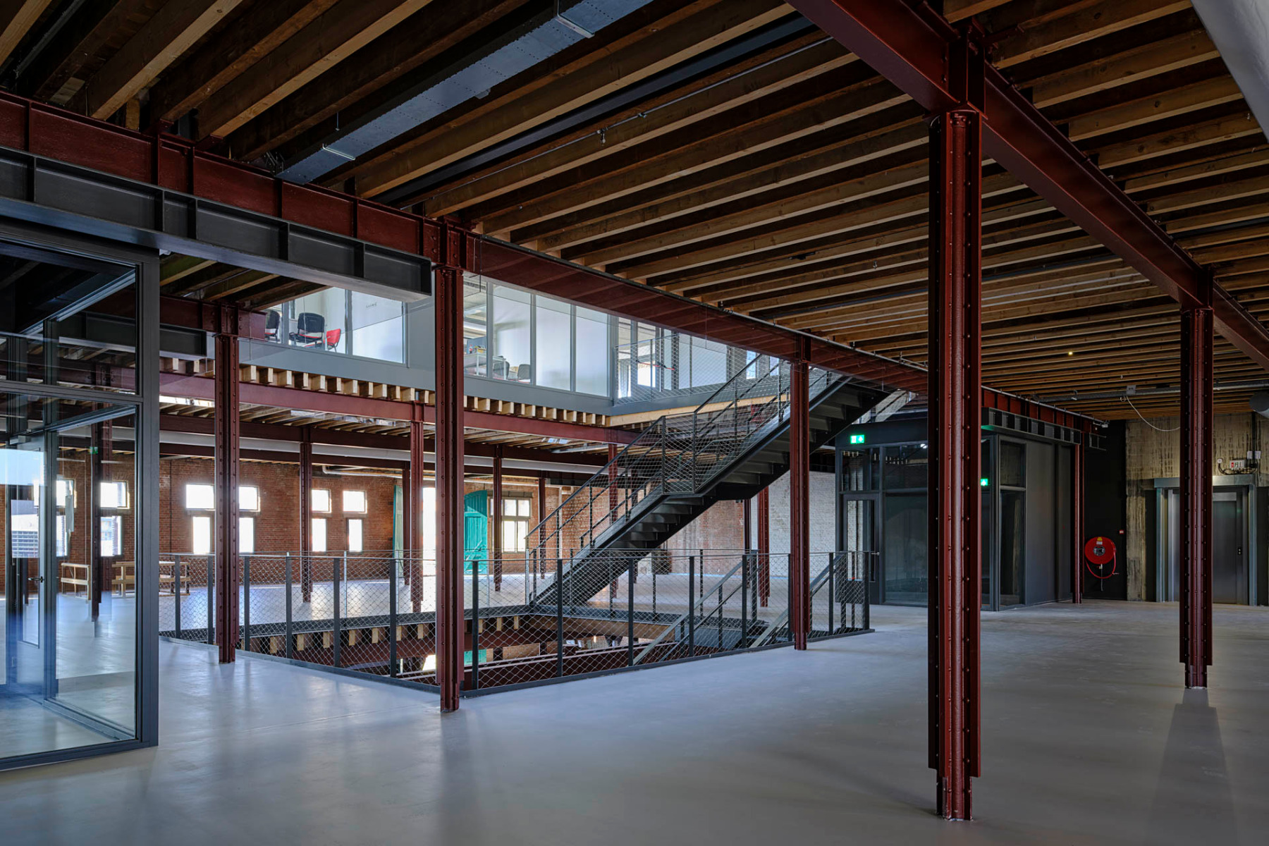 https://detail-cdn.s3.eu-central-1.amazonaws.com/media/catalog/product/0/2/02-sanierung-kaffeespeicher-santos-rotterdam-rhwz-wdjarchitecten.jpg?width=437&height=582&store=de_de&image-type=image