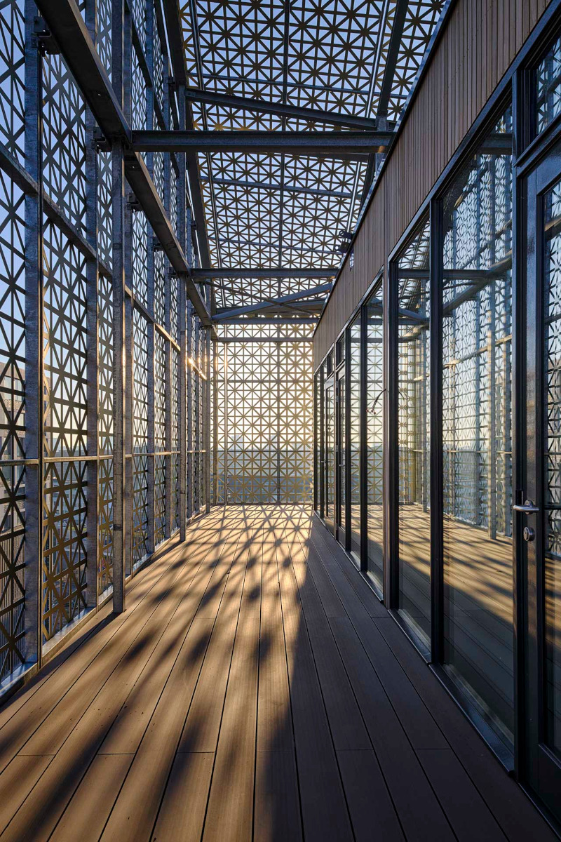 https://detail-cdn.s3.eu-central-1.amazonaws.com/media/catalog/product/0/3/03-sanierung-kaffeespeicher-santos-rotterdam-rhwz-wdjarchitecten.jpg?width=437&height=582&store=de_de&image-type=image