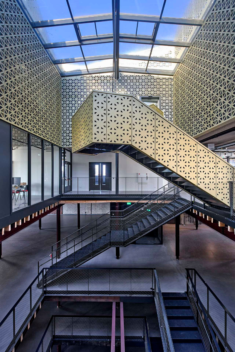 https://detail-cdn.s3.eu-central-1.amazonaws.com/media/catalog/product/0/4/04-sanierung-kaffeespeicher-santos-rotterdam-rhwz-wdjarchitecten.jpg?width=437&height=582&store=de_de&image-type=image