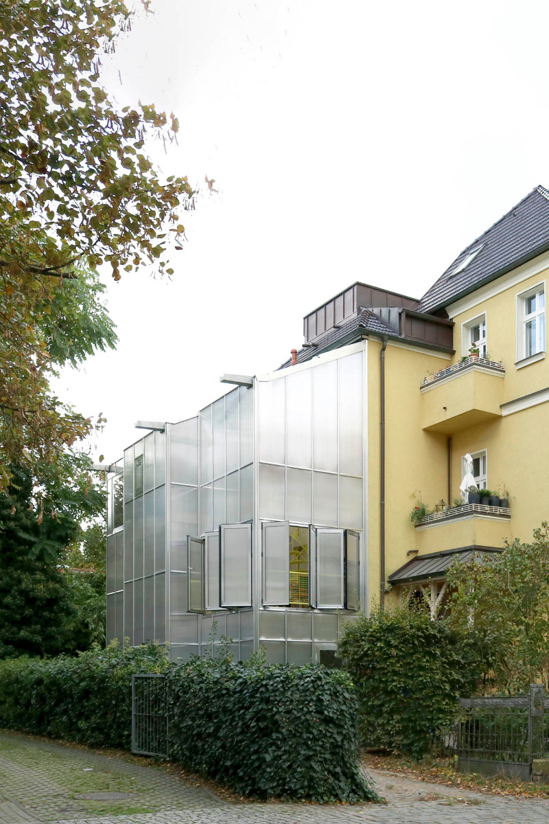 https://detail-cdn.s3.eu-central-1.amazonaws.com/media/catalog/product/0/5/05-anbau-gruenderzeithaus-berlin-wintergartenhaus-supertype-group.jpg?width=437&height=582&store=de_de&image-type=image