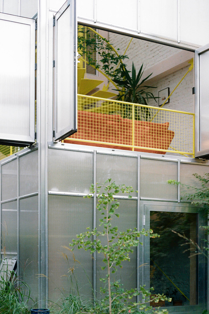 https://detail-cdn.s3.eu-central-1.amazonaws.com/media/catalog/product/0/7/07-anbau-gruenderzeithaus-berlin-wintergartenhaus-supertype-group.jpg?width=437&height=582&store=de_de&image-type=image