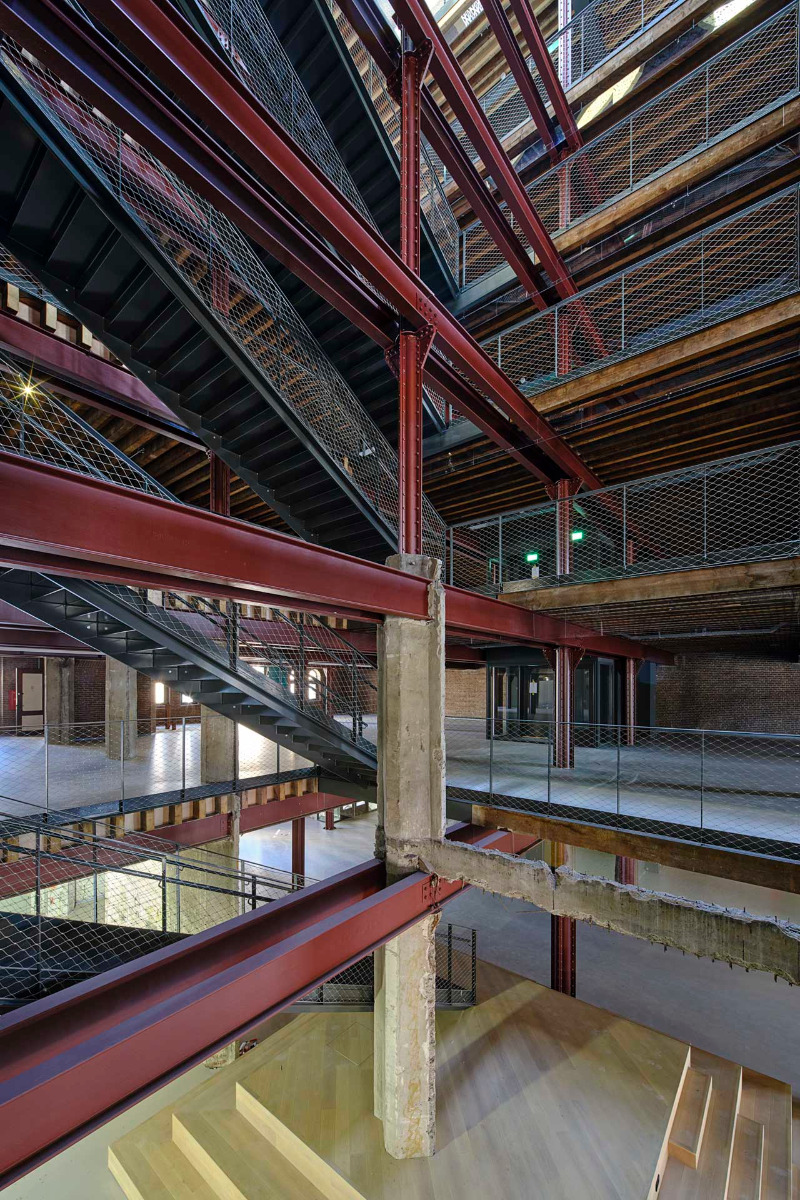 https://detail-cdn.s3.eu-central-1.amazonaws.com/media/catalog/product/0/7/07-sanierung-kaffeespeicher-santos-rotterdam-rhwz-wdjarchitecten.jpg?width=437&height=582&store=de_de&image-type=image
