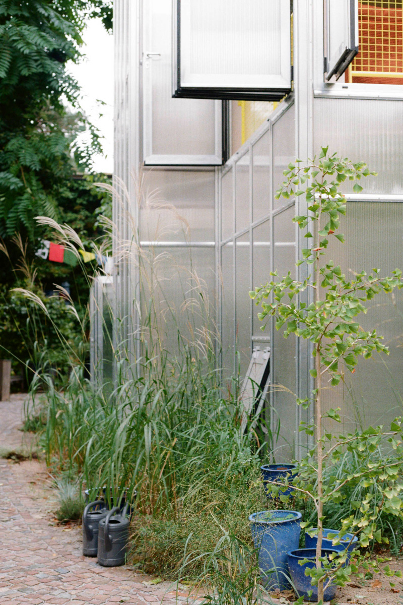 https://detail-cdn.s3.eu-central-1.amazonaws.com/media/catalog/product/0/9/09-anbau-gruenderzeithaus-berlin-wintergartenhaus-supertype-group.jpg?width=437&height=582&store=de_de&image-type=image