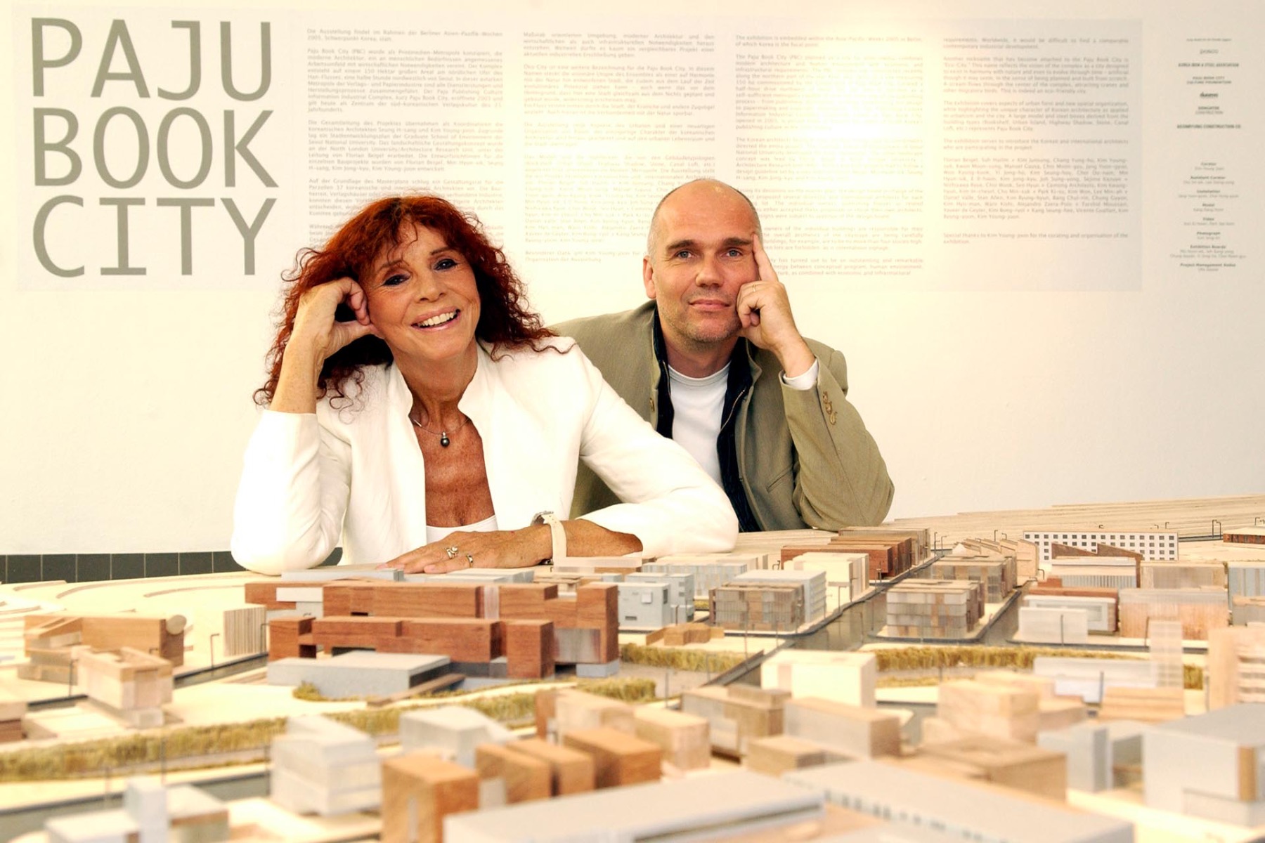 Kristin Feireiss (1942-2025) mit ihrem Partner Hans-Jürgen Commerell, © Aedes Berlin