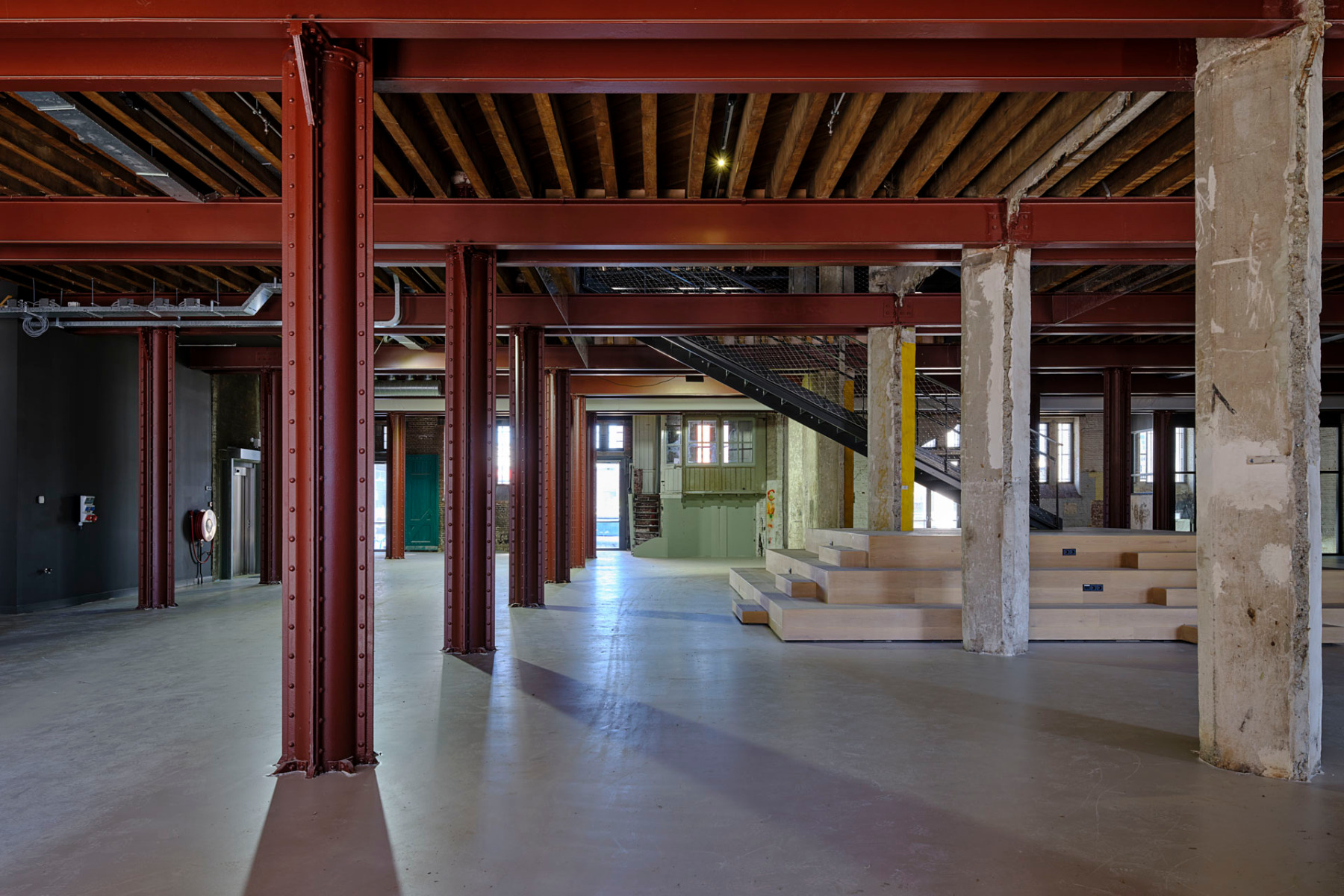 https://detail-cdn.s3.eu-central-1.amazonaws.com/media/catalog/product/1/2/12-sanierung-kaffeespeicher-santos-rotterdam-rhwz-wdjarchitecten.jpg?width=437&height=582&store=de_de&image-type=image