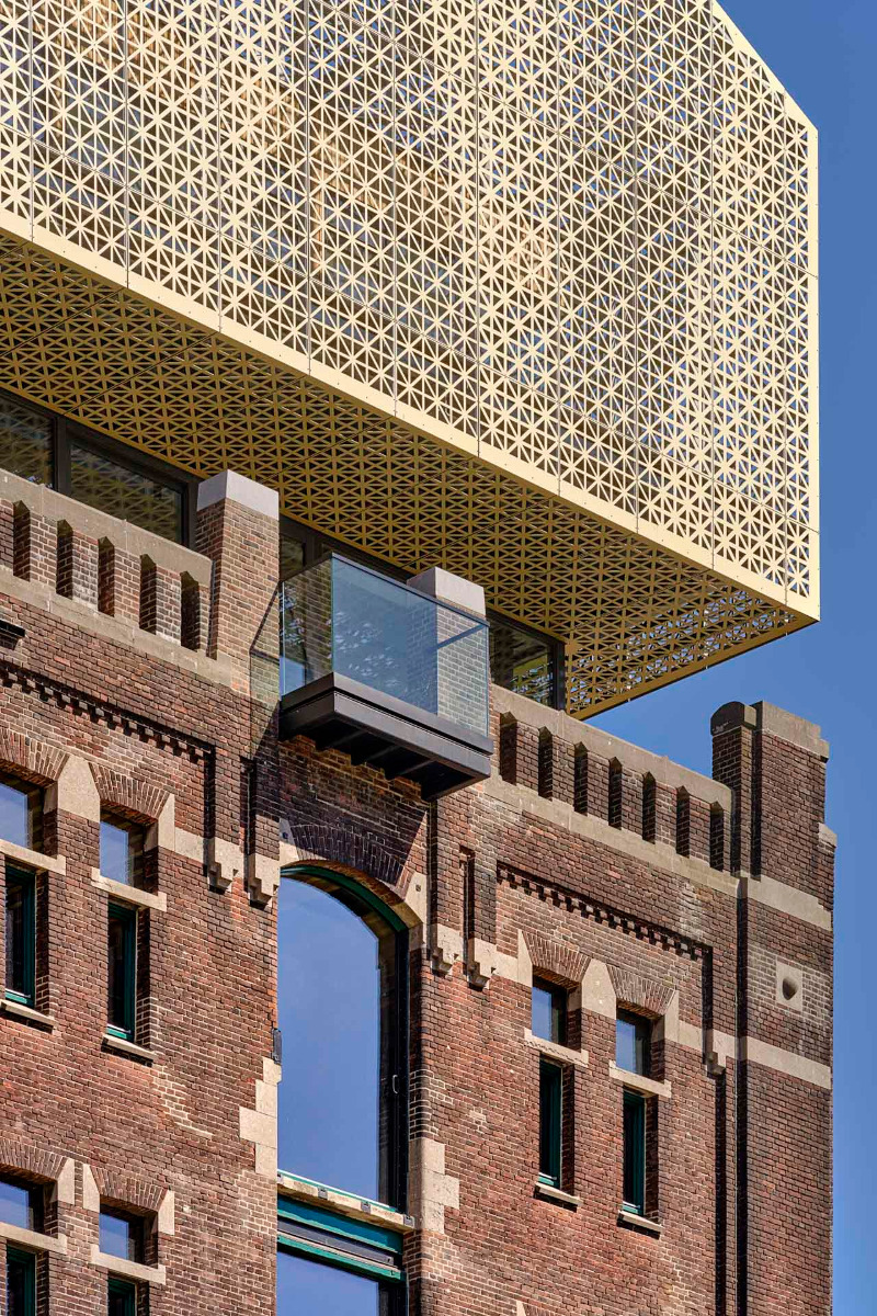 https://detail-cdn.s3.eu-central-1.amazonaws.com/media/catalog/product/1/5/15-sanierung-kaffeespeicher-santos-rotterdam-rhwz-wdjarchitecten.jpg?width=437&height=582&store=de_de&image-type=image